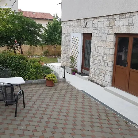 Apartments Ana And Vesna Pula Exterior photo